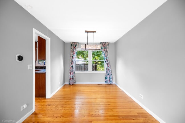 Building Photo - 2122 Kensington Dr