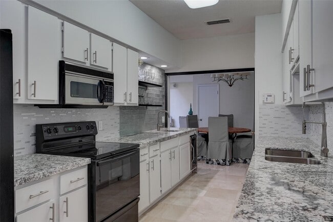 Building Photo - 2323 Augusta Dr