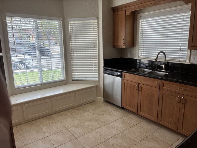 Building Photo - 3 Bedrooms with big backyard-CALL FOR OUR MOVE IN SPECIAL