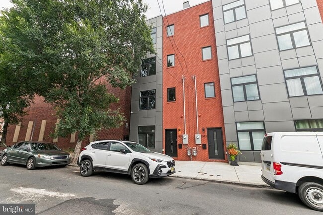 Building Photo - 2835 Edgemont St