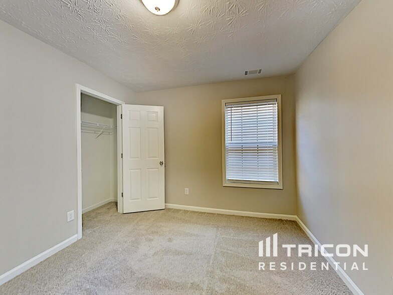 Building Photo - 348 Shadowbrooke Cir SW