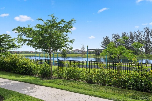 Building Photo - 4574 Longwood Lake Sq