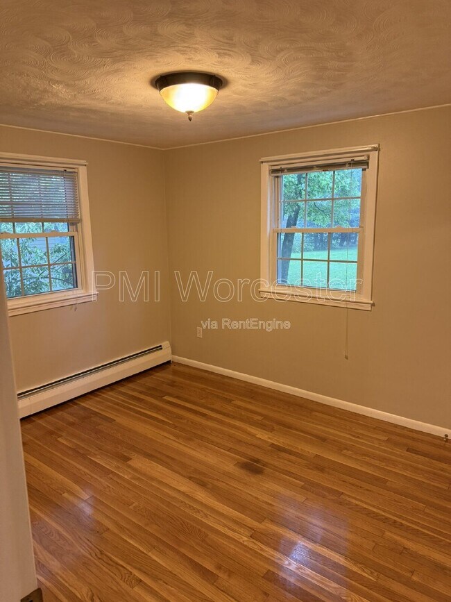 Building Photo - 25 Pond View Dr