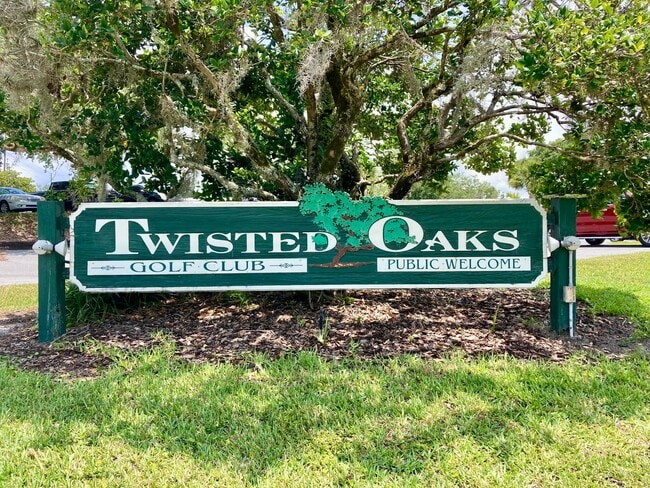 Building Photo - Golf Course Home!