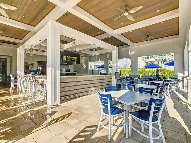Building Photo - 1520 Oasis Club Blvd
