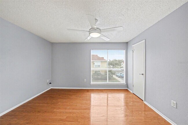 Building Photo - 9481 Highland Oak Dr