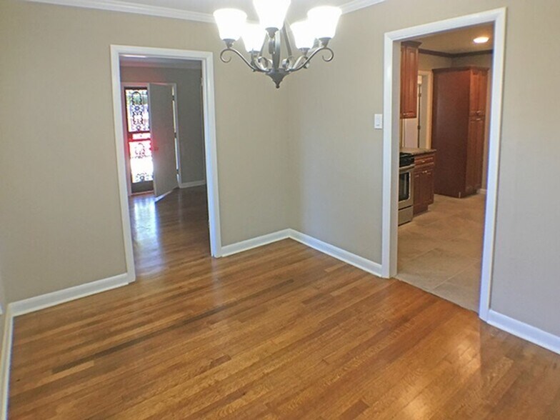 Building Photo - 555 Herzl St