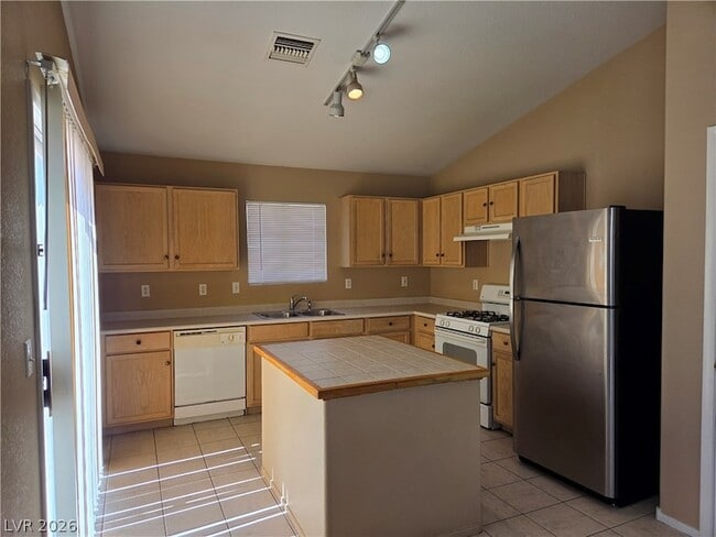 Building Photo - 625 Alecandro Daniel Ave
