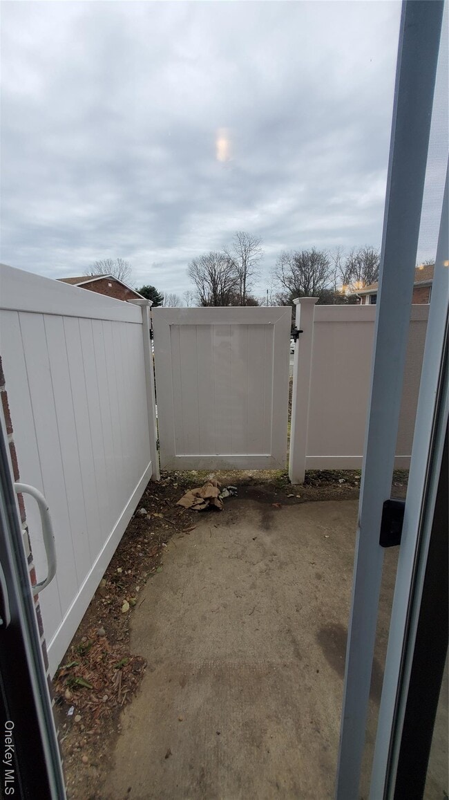 Building Photo - 460 Old Town Rd