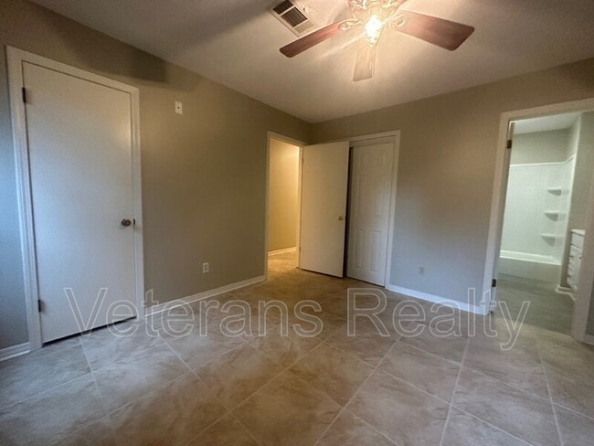 Building Photo - 2316 Demaret Dr