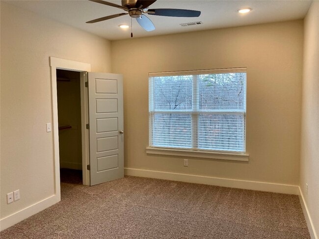 Building Photo - 4 Kemble Cir