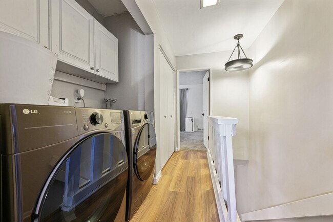 Building Photo - Charming 3-Bedroom Home in Gated South Par...