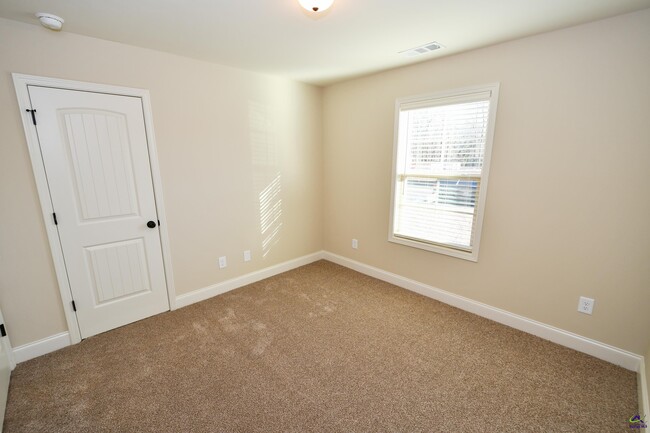 Building Photo - 204 Otters Rdg Dr