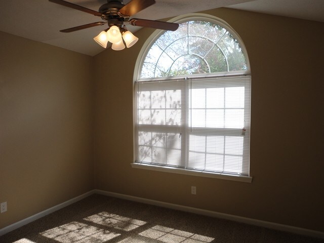 Building Photo - 8956 Mallard Green Dr