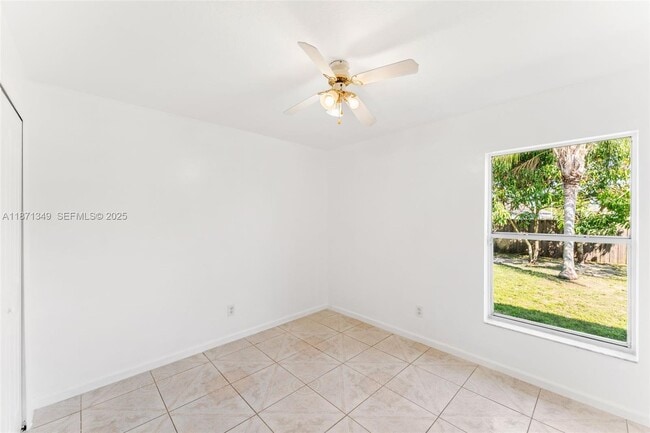 Building Photo - 4657 SW Leeward St