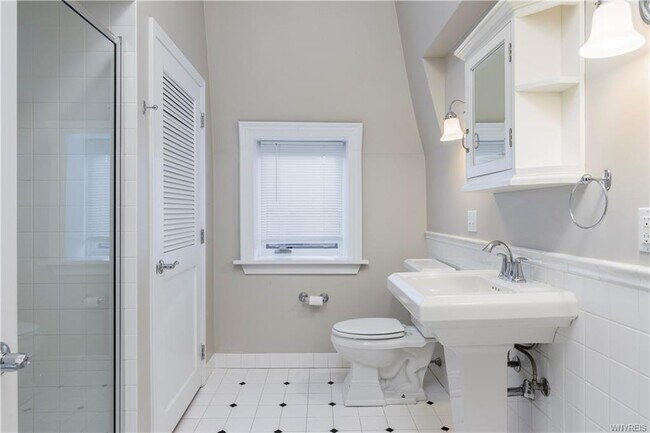 Building Photo - 414 Franklin St