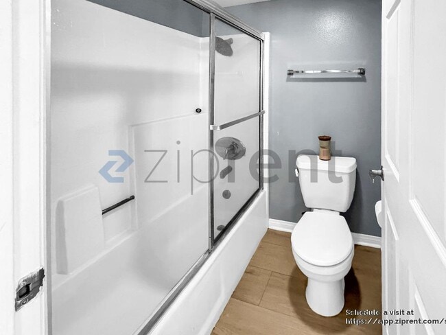 Building Photo - 5500 Owensmouth Ave