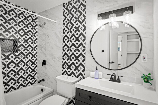 Building Photo - 4920 N 85th St