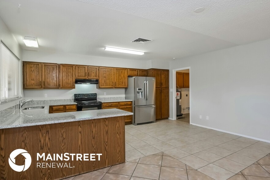 Building Photo - 2255 E Gable Ave