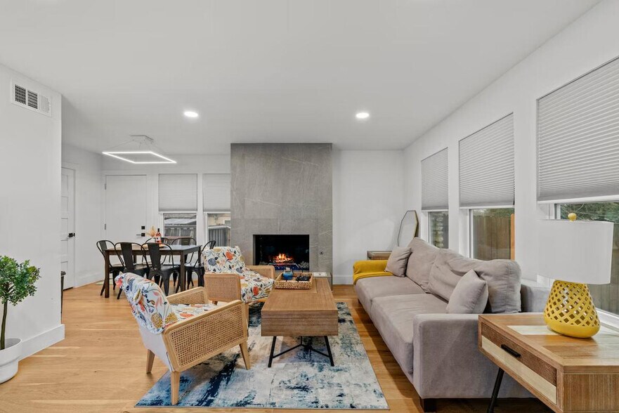 Building Photo - 2104 Lamplight Village Cir