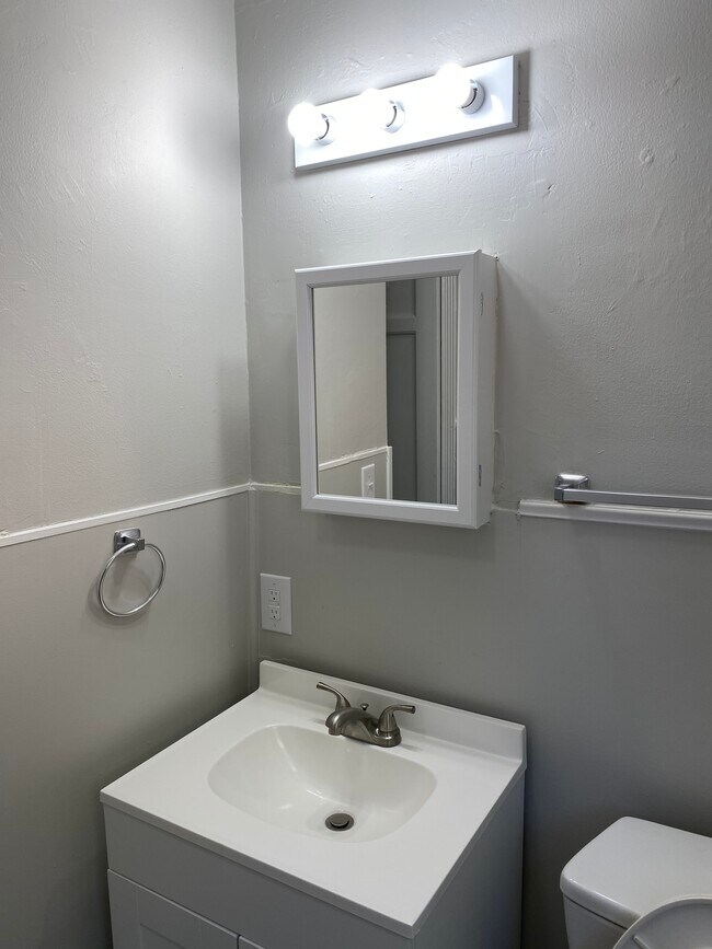 Building Photo - 1441 E Columbus St