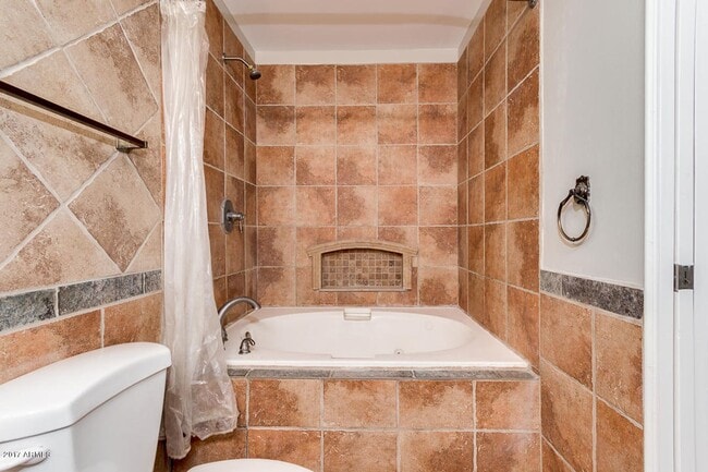 Building Photo - Best Neighborhood around ASU!  5 Bed 2 Bath with great yard