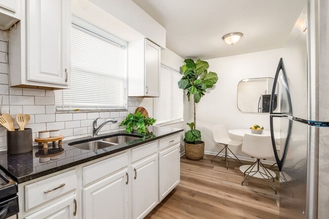 Building Photo - 2 Bed 1 Bath Apartment in Columbus!