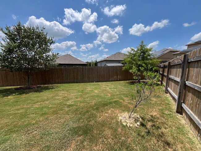 Building Photo - Perfect 3/2.5 - Tall Ceilings and in Immac...