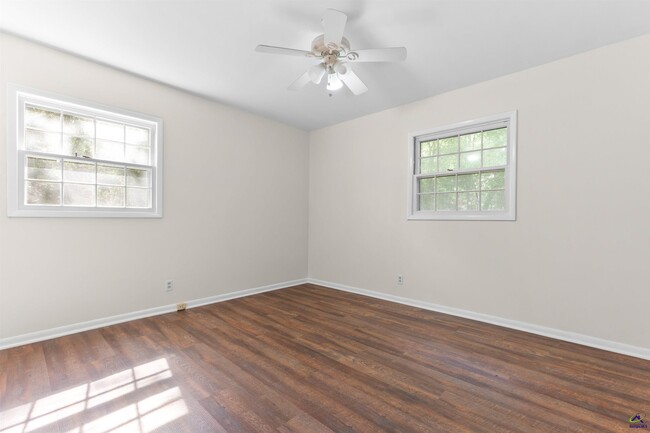 Building Photo - 846 S Forest Lake Dr