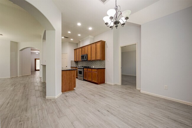 Building Photo - 18302 N Elizabeth Shore Loop