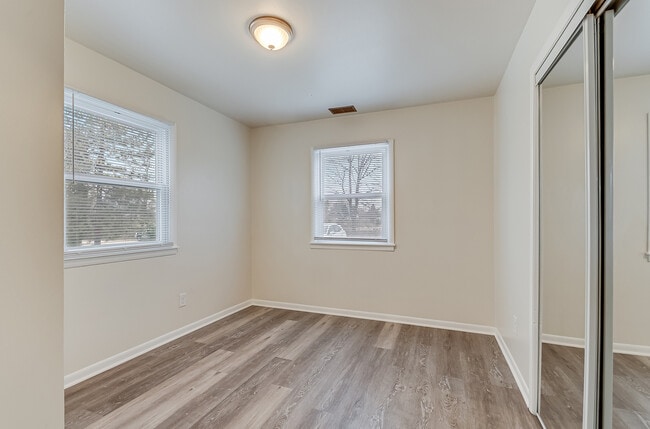 Building Photo - 2414 Emlong St