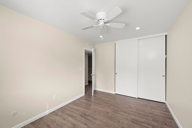 Building Photo - Spacious 4-Bedroom 2.5-Bathroom Townhome 5...