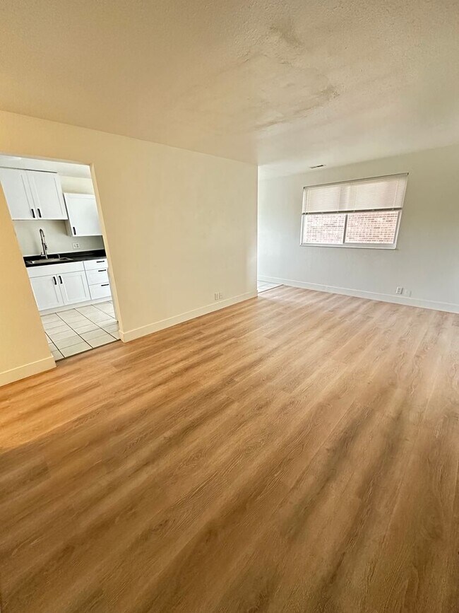 Building Photo - GET $500 OFF IF YOU MOVE IN BY FEB 20TH!!!