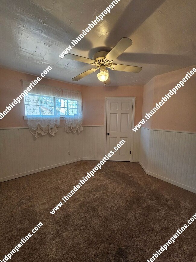 Building Photo - Lovely 3 bedroom, 2 baths in NE Heights!