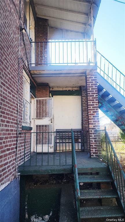Building Photo - 664 Remsen Ave