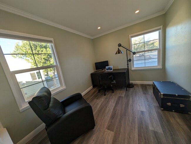 Building Photo - 411 Birch St