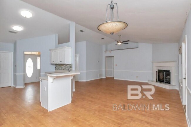 Building Photo - 30894 Pinyon Dr