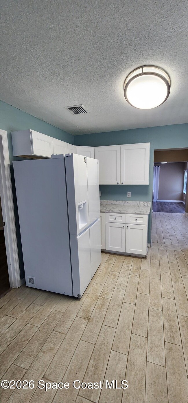 Building Photo - 1301 Lynne Dr