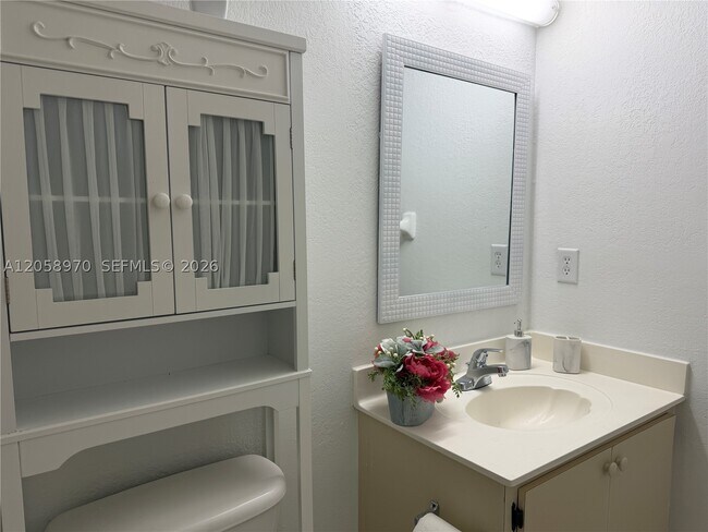 Building Photo - 7200 NW 114th Ave