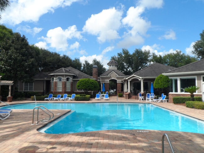 Building Photo - 1/1 lake and pool view with 1 car detached...