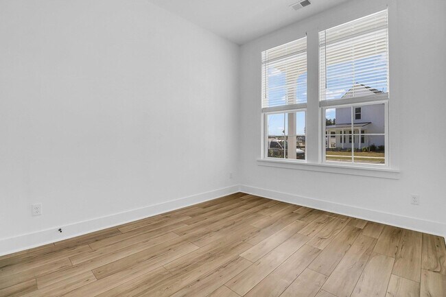 Building Photo - 502 Sound Dr