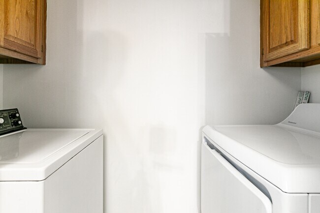 Building Photo - 6861 N 2200 W