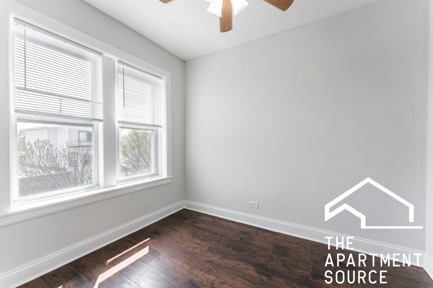 Building Photo - 4876 W Armitage Ave