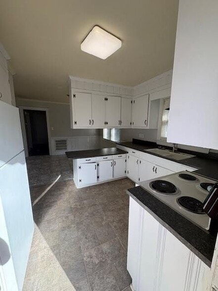 Building Photo - 2606 S Wright Rd