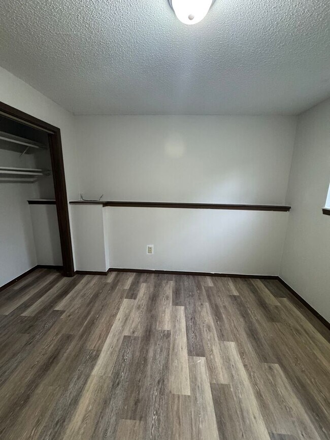 Building Photo - 2008 Juniper Dr