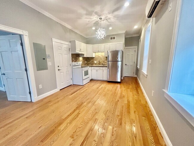 Building Photo - 63 Frankfort St