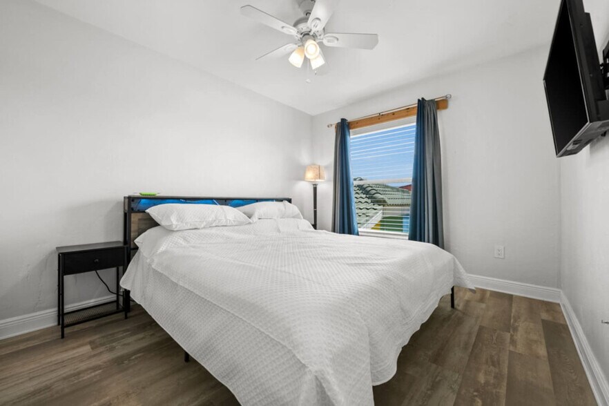 Building Photo - 1019 SE 40th St