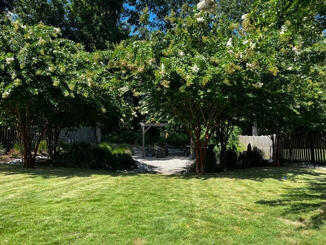 Building Photo - 413 Chablis Way