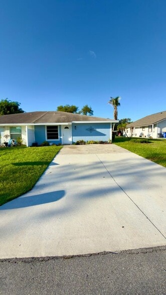 Building Photo - 4488 SE Salvatori Rd