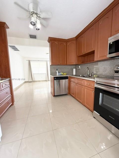 Building Photo - 4871 SW 24th Ave